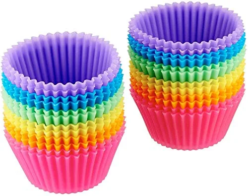 Amazon Basics Redonda Moldes Individuales de Silicona para Magdalenas, Reutilizables, Paquete de 24 (Aptos para Horno hasta 220 °C), Multicolor