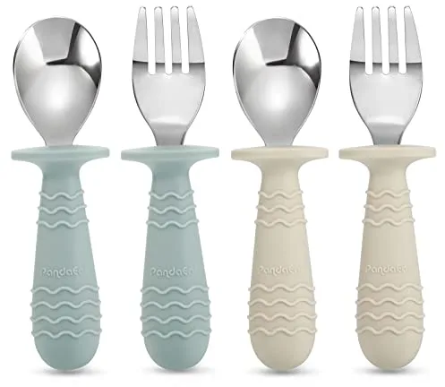 PandaEar Juego de 4 cubiertos para bebé | Cubertería infantil a partir de 1 año | Cubiertos de aprendizaje para bebés y niños de silicona y acero inoxidable, cuchara y tenedor con mango, diseño