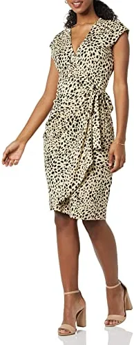 Amazon Essentials Vestido Cruzado clásico con Mangas Casquillo (Disponible en Tallas Grandes) Mujer, Bronceado Estampado de Animales, L